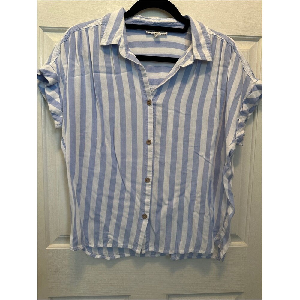 beachlunchlounge Blue and White Vertical Stripe Button-Down Shirt Size medium